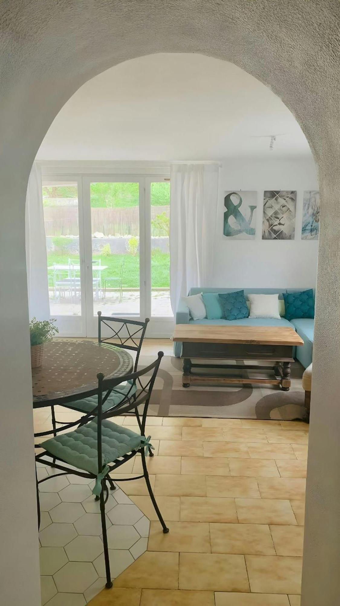 Apartmán Le Coccoon Ain Virignin Exteriér fotografie