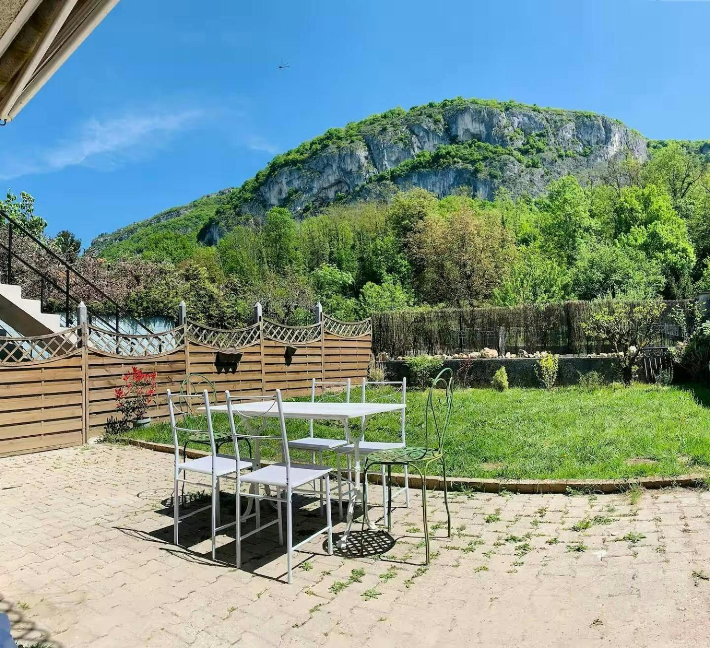 Apartmán Le Coccoon Ain Virignin Exteriér fotografie